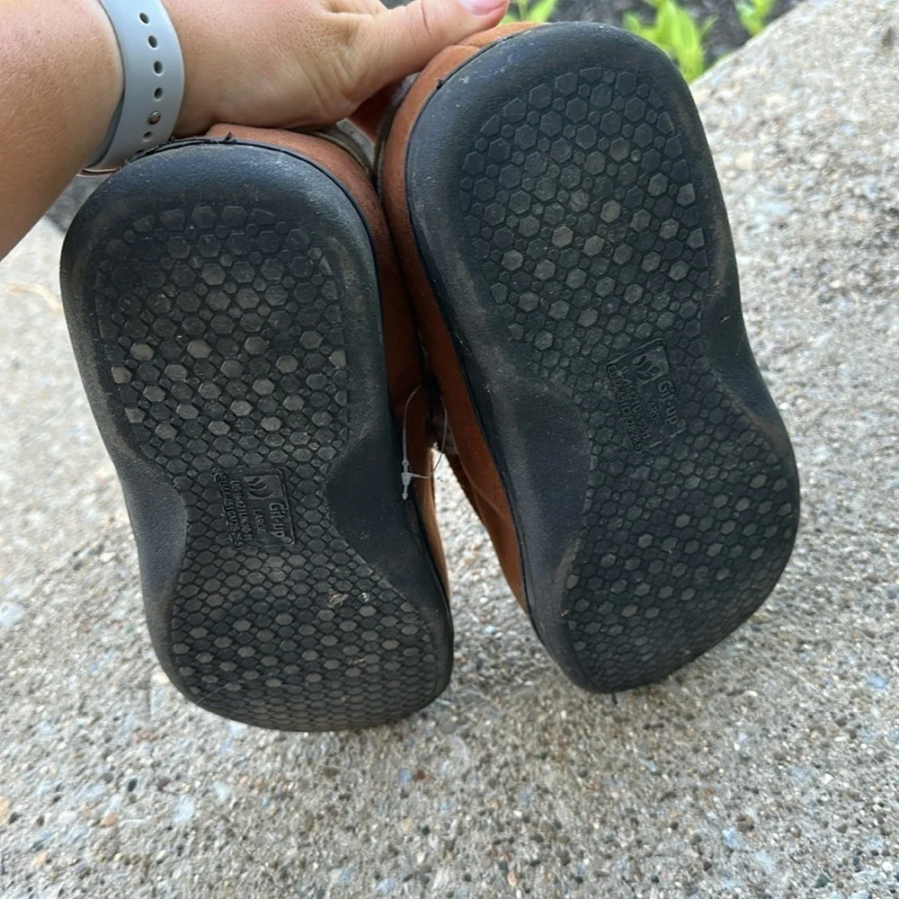 Men’s Git-up slippers size large 11-12